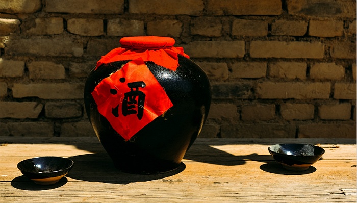 20人迷你公司园城黄金挣扎自救，看上的茅台镇酒企靠谱吗？