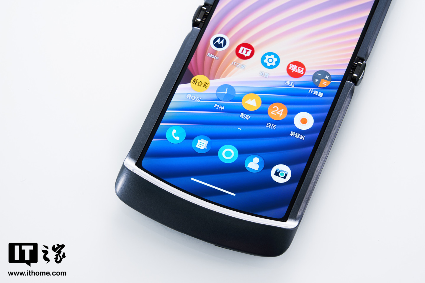 京东摩托罗拉 motorola razr 5g 刀锋折叠屏手机12499元直达链接