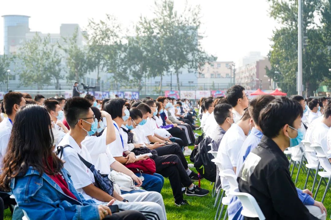 开学啦去感受去奋斗去追寻所热爱