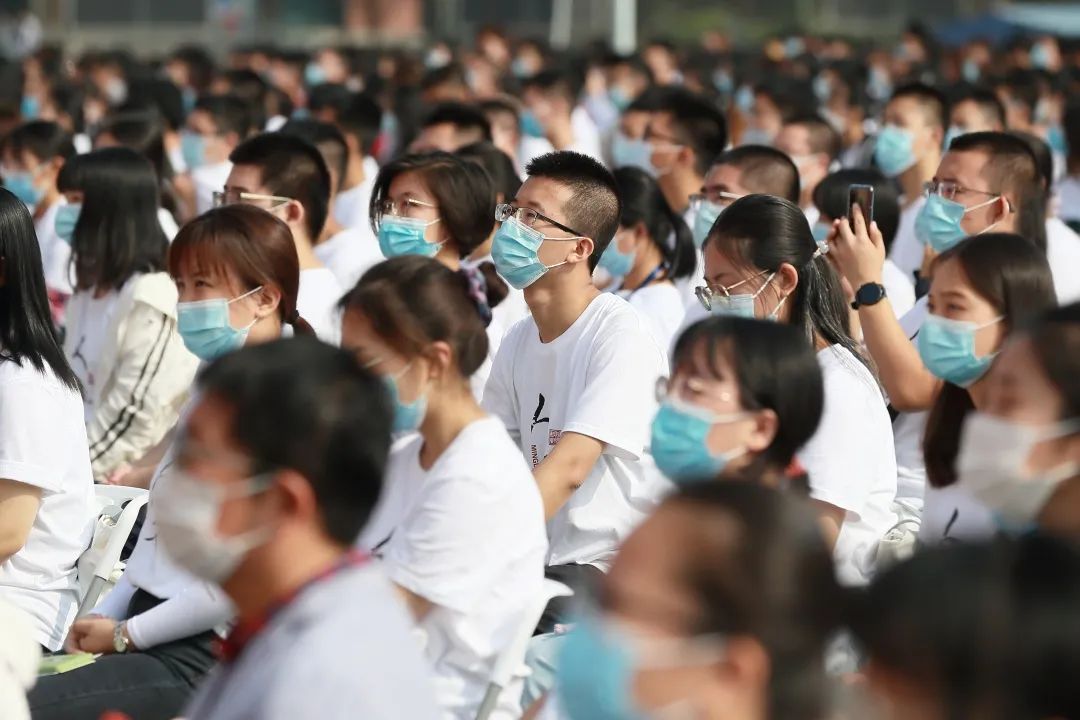 开学啦去感受去奋斗去追寻所热爱