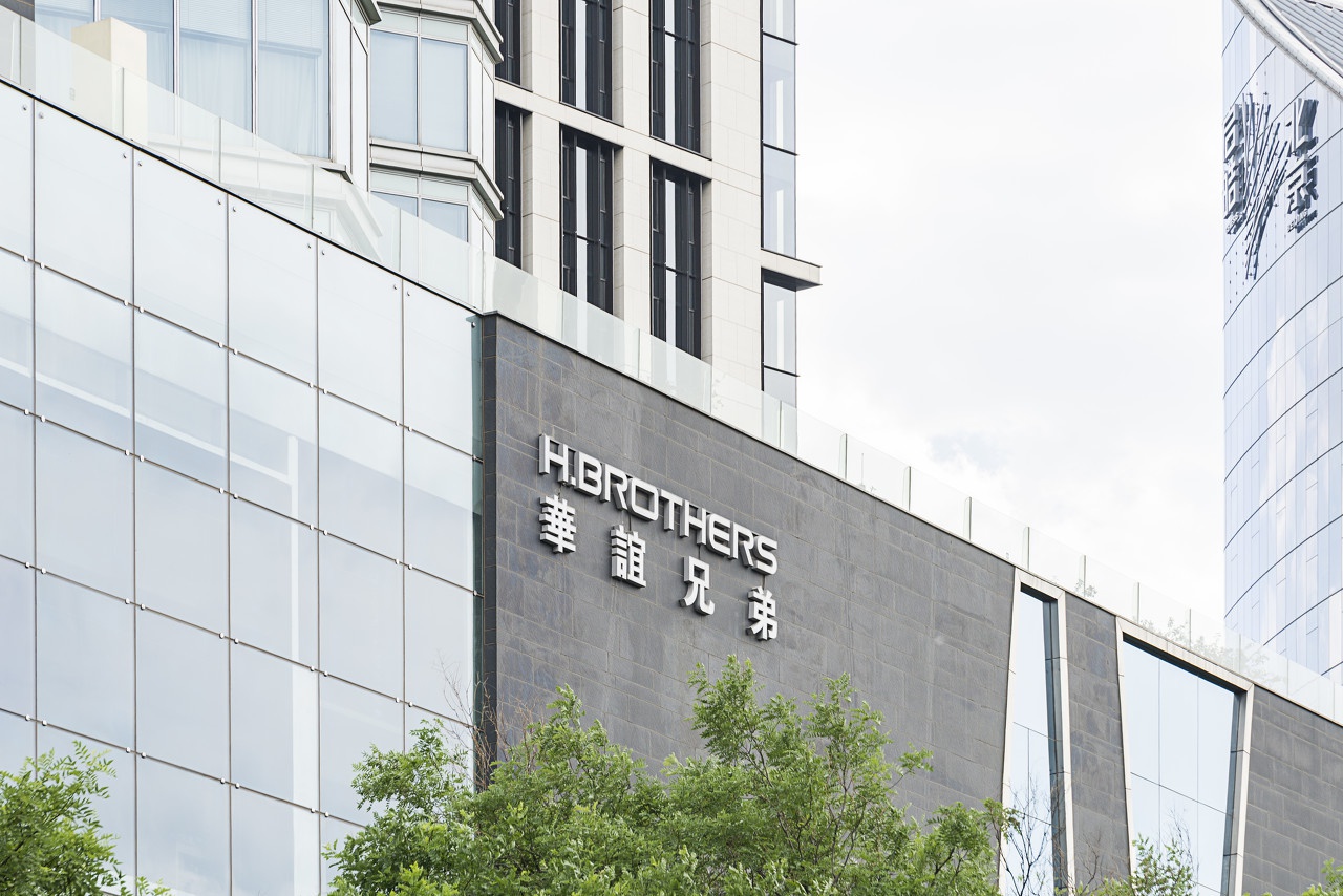 华谊翻身尚早，兄弟磨刀霍霍,《八佰》票房夺冠又如何？