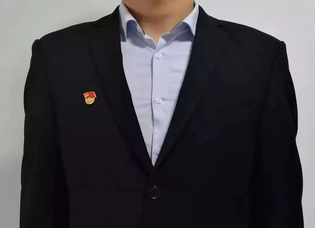 佩戴党员徽章的注意事项