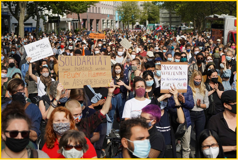 △9月20日，数千民众走上德国柏林街头呼吁政府接受希腊难民