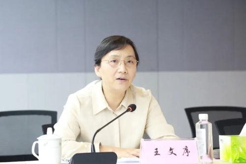 并在东新街道城市脑智慧中心进行座谈,下城区委书记刘颖就社区组织
