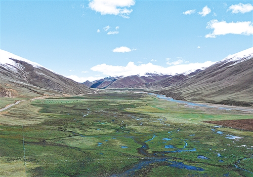 青藏高原作为“世界屋脊”，一直是国际科研热点区域。图为青藏高原东部美景。 新华社记者 李梦馨摄