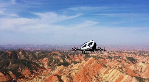 亿航飞行器在甘肃兰州丹霞地貌景区
