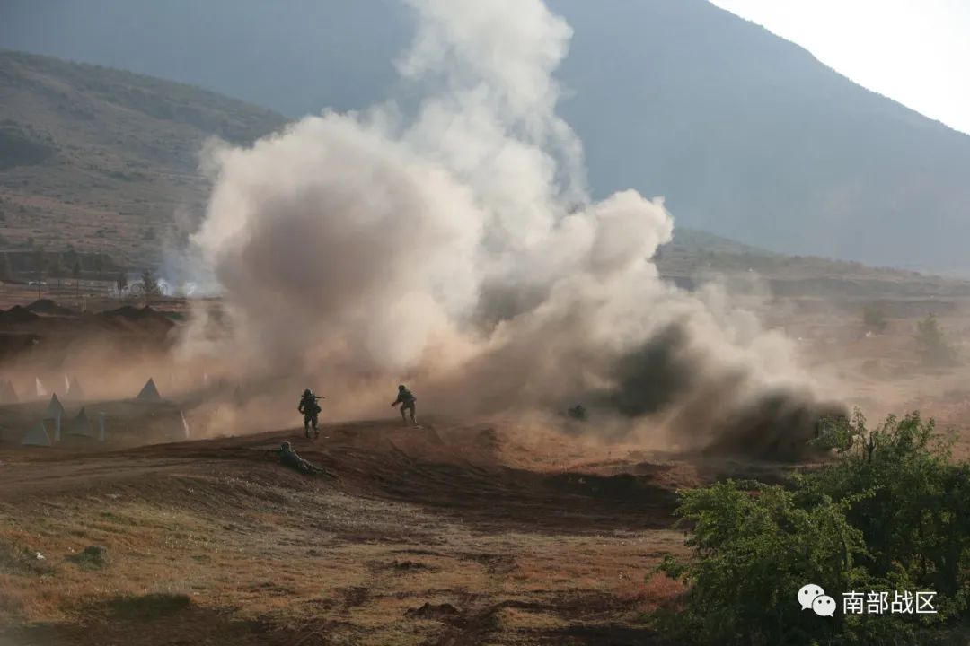 支援保障连工兵排迅速破障开路