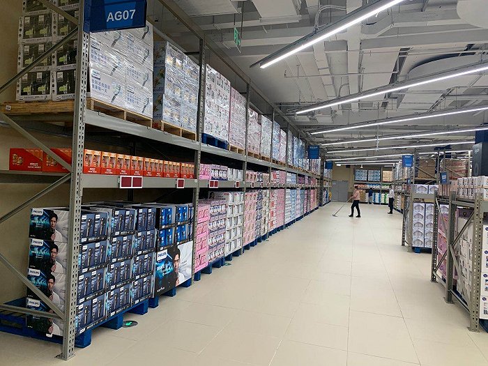 盒马X会员店内的仓储式货架，图：林北辰