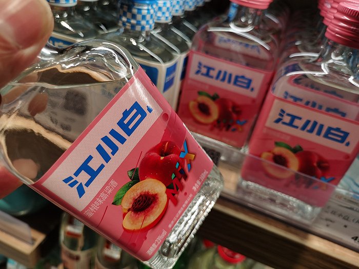 江小白还在努力刮掉网红标签