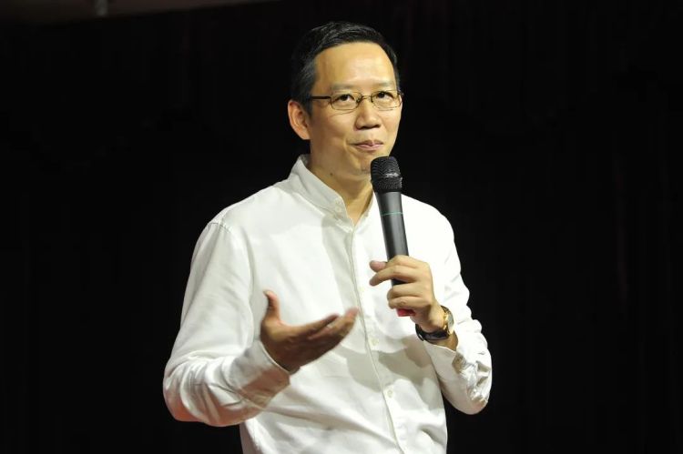 沉默的罗振宇喧嚣的吴晓波