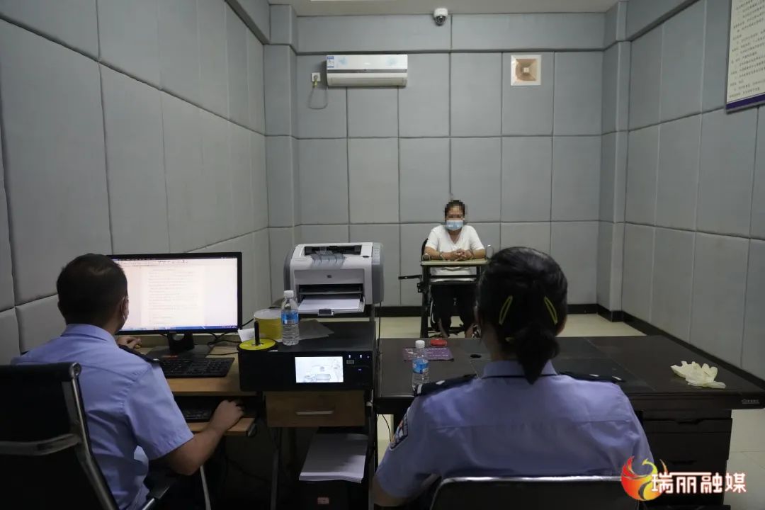 瑞丽警方 运送杨佐某等人偷越国境的犯罪嫌疑人被抓获 新浪科技 新浪网 瑞丽警方 运送杨佐某等人偷越国境的犯罪嫌疑人被抓获 新浪科技 新浪网