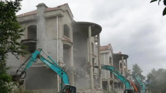 云南大理55栋违建别墅拆