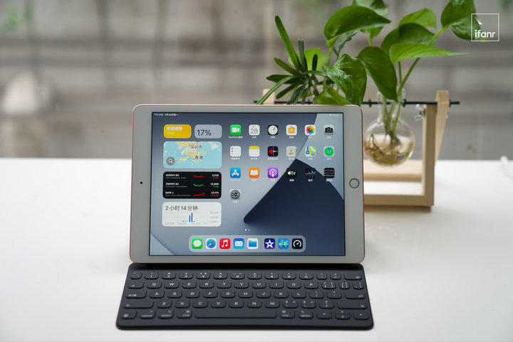 ▲ iPad 8 搭配 Smart Keyboard