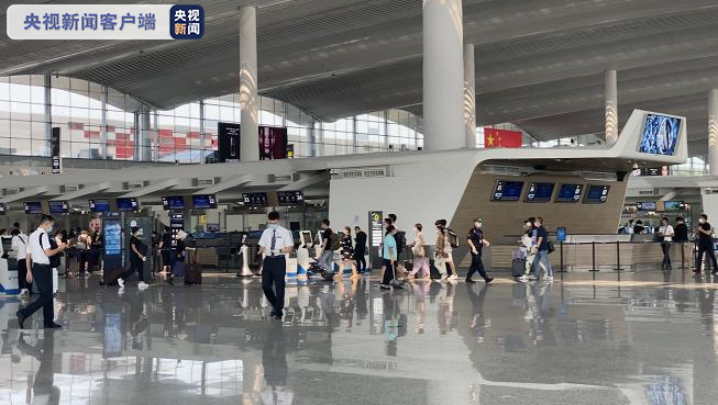 暑期结束广州白云机场迎来出行高峰 国内旅客量基本恢复正常水平