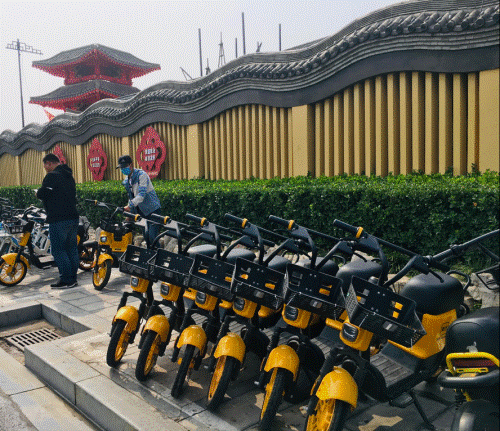 美团电单车在清明上河园有了专属停车场十一出行低碳不拥堵