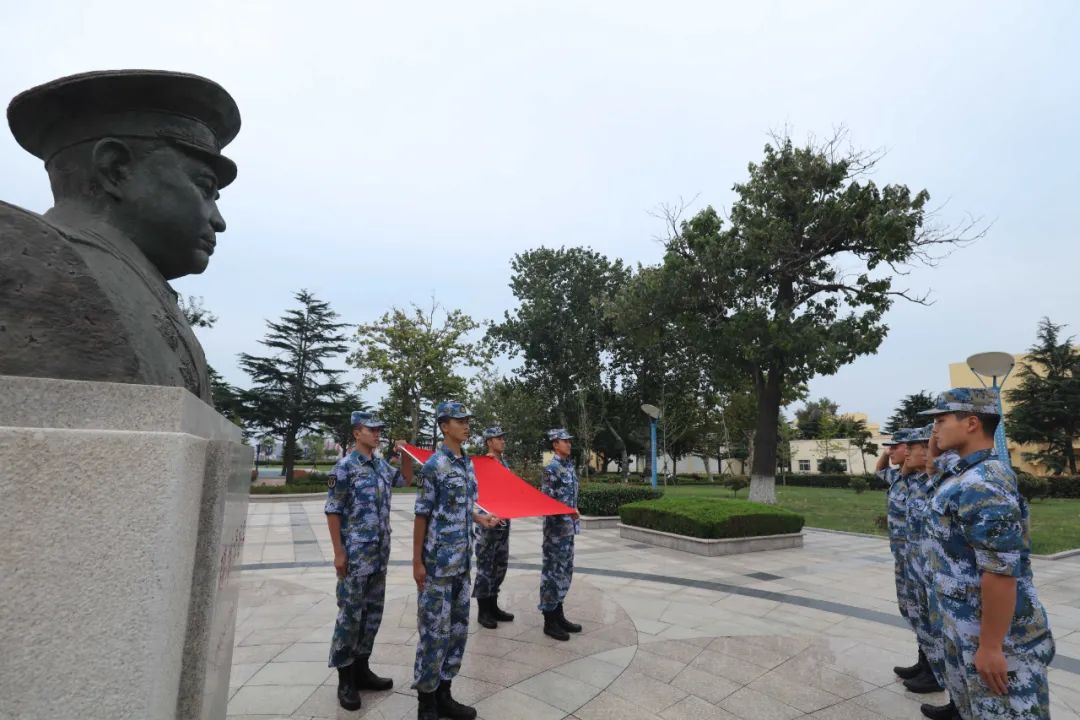 同望一轮圆月共守一个家园