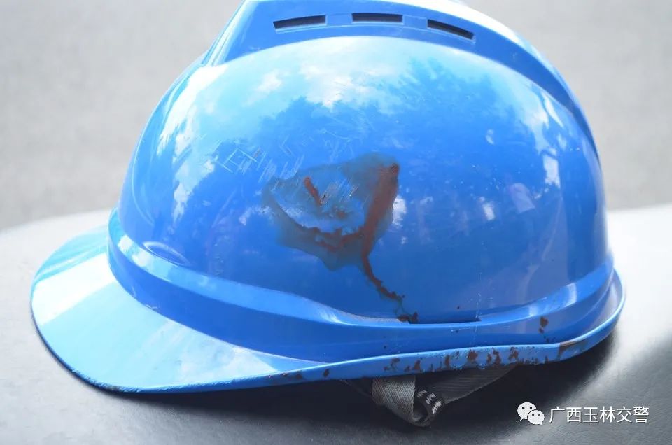 生与死的区别! | 一盔一带|交通事故_新浪新闻
