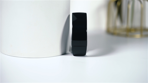 2.07英寸柔性曲面屏！华米Amazfit X 概念手表体验视频