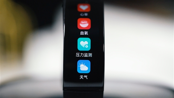 2.07英寸柔性曲面屏！华米Amazfit X 概念手表体验视频