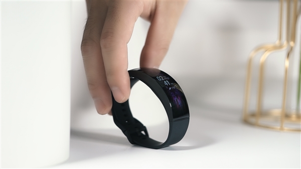 2.07英寸柔性曲面屏！华米Amazfit X 概念手表体验视频