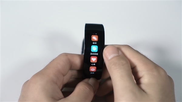 2.07英寸柔性曲面屏！华米Amazfit X 概念手表体验视频