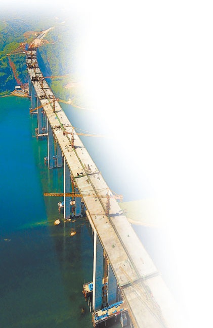 济洛高速黄河大桥加紧建设(资料图片)