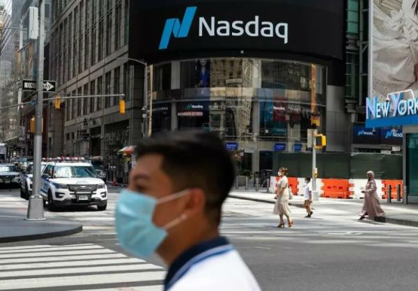 外媒：“恐慌指数”攀新高 美国股市暴跌发出危险信号