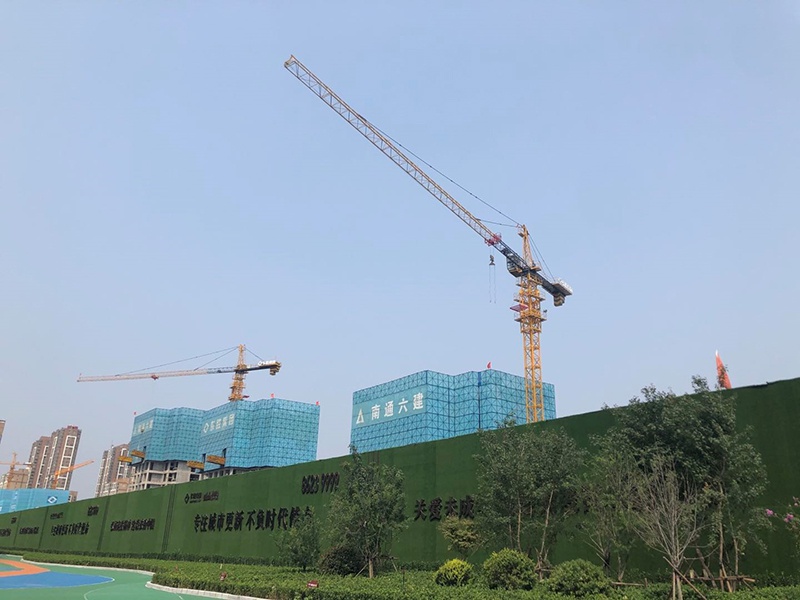 石家庄正在建设中的楼盘项目 陆肖肖 摄