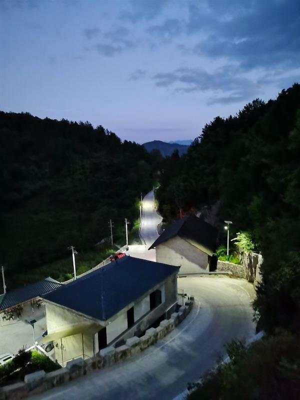 巴东大山里的小商店夜不闭户 三年没丢一分钱的货 新浪新闻