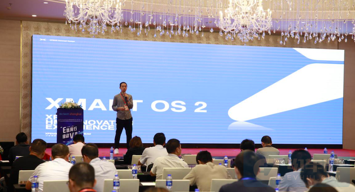 图为小鹏汽车简架发表主题“下一代智能车载操作系统”