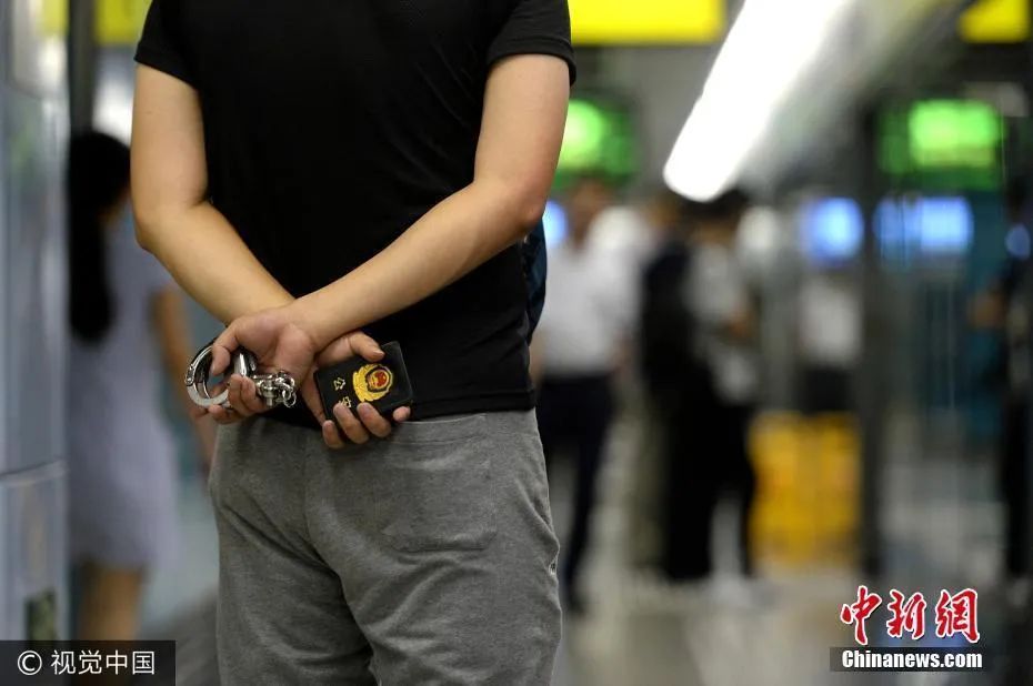 首个中国人民警察节,"110"背后的"人"与"治"|公安部_新浪新闻