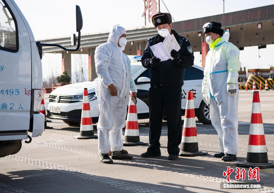 石家庄警察警察节坚守抗疫一线