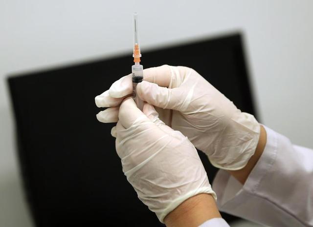 塞尔维亚多名高官选择接种中国疫苗 总统预计在周末接种