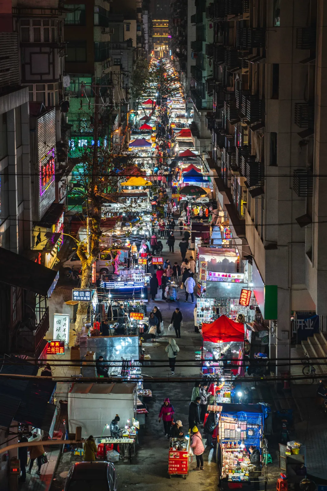 &nbsp;武汉保成路夜市.图/视觉中国