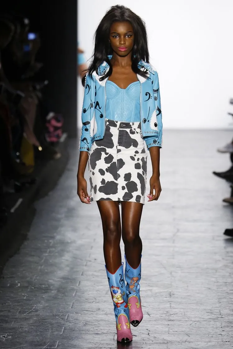 被各大品牌的牛年限定丑哭不如试试今年火上天的奶牛纹