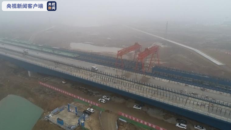 引江济淮工程最大跨度钢箱梁桥今天合龙