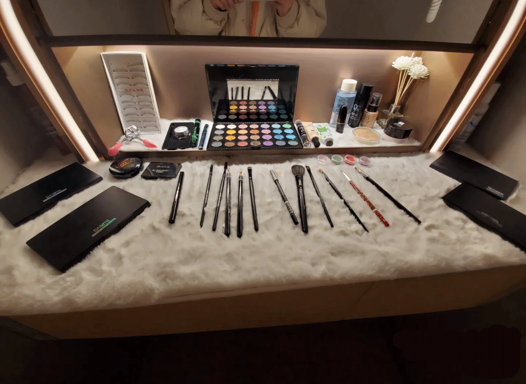 ▲海底捞化妆台