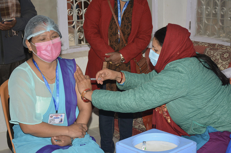 △尼泊尔第一轮新冠疫苗接种现场