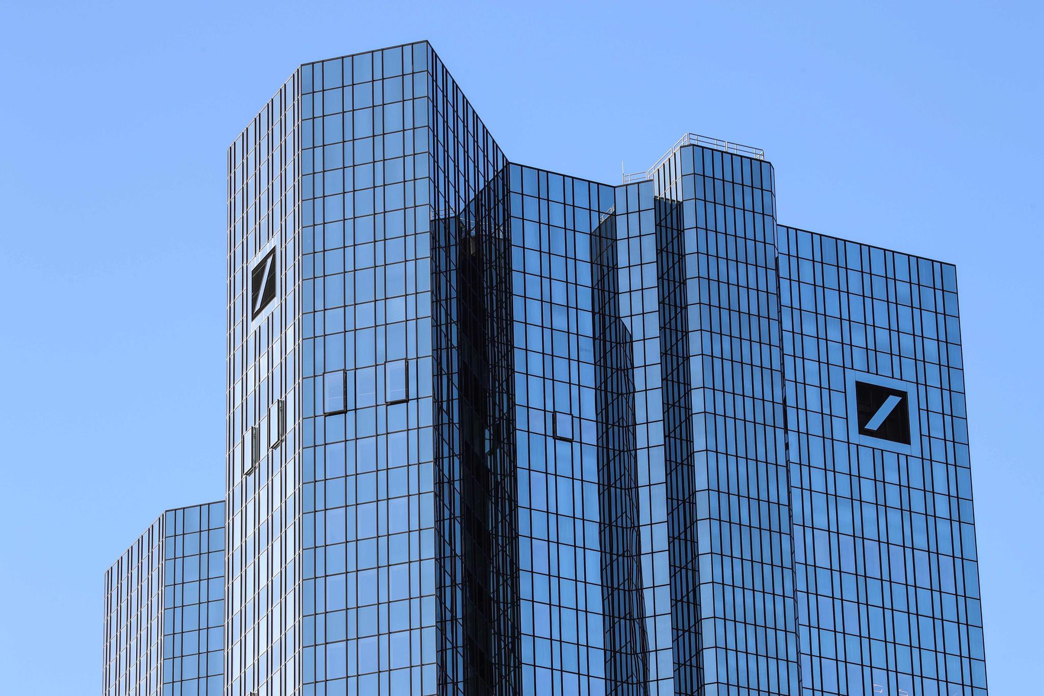 这是2月4日在德国法兰克福拍摄的德意志银行(德银)总部.