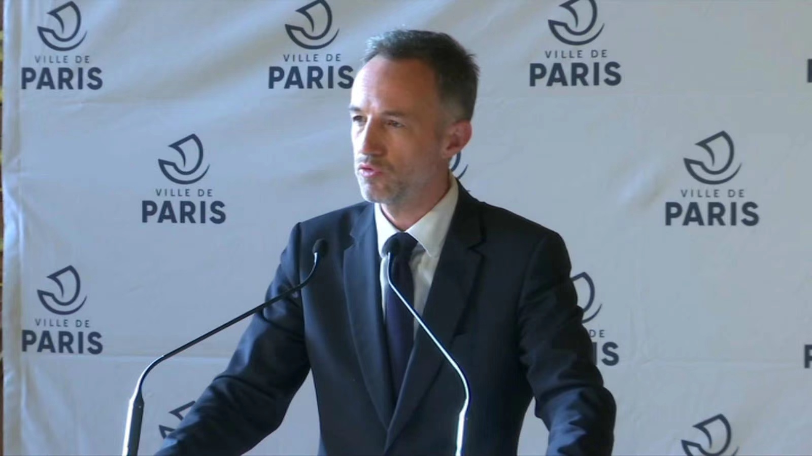 巴黎市政府一夜间改口 “封城”从提议变假设