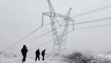 ​甘肃降雪覆冰致51条电力线路停运 目前28条已恢复