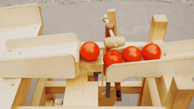 《球你快跑》社区互动装置