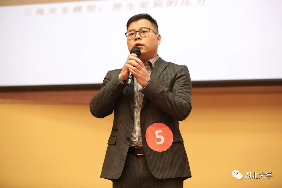 身为大学生成长成才的知心朋友和健康生活的人生导师,辅导员,在平凡的