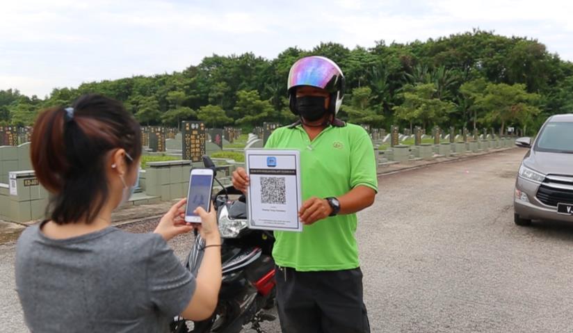 马来西亚最大华人公墓推出健康码查验服务 提升清明祭扫安全性