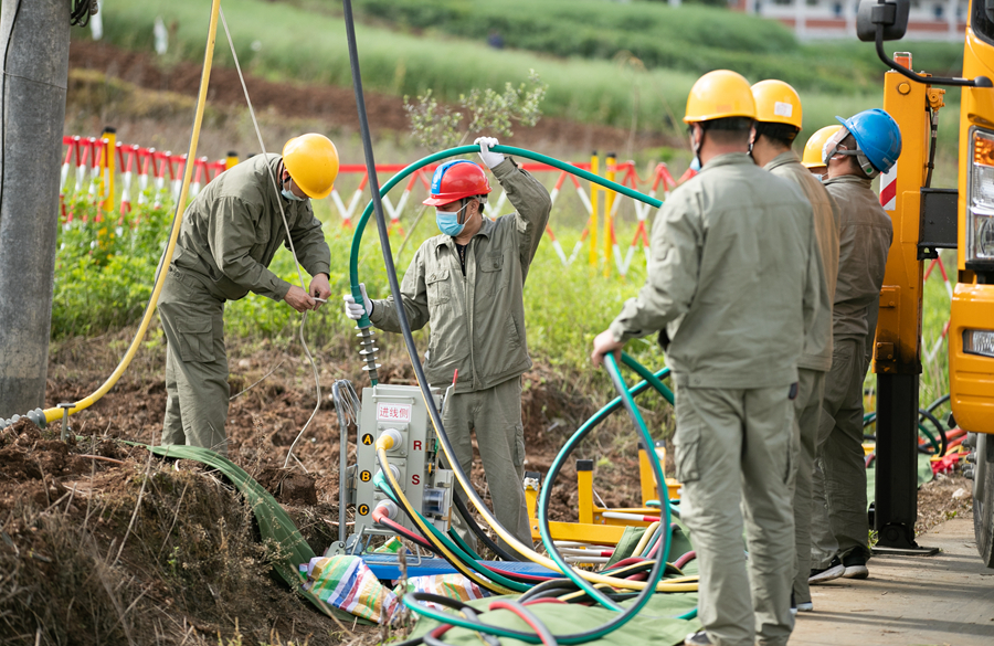 湖北竹山首次开展旁路带电作业5259户群众因此受益