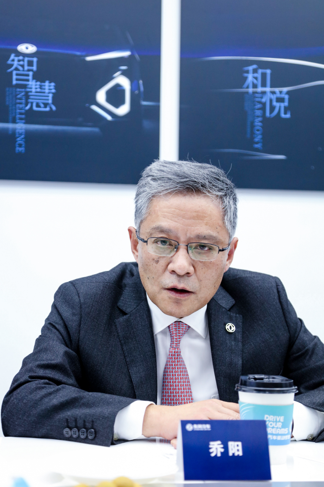 师冯长军在上海国际车展期间接受了《中国经营报》等媒体记者的采访