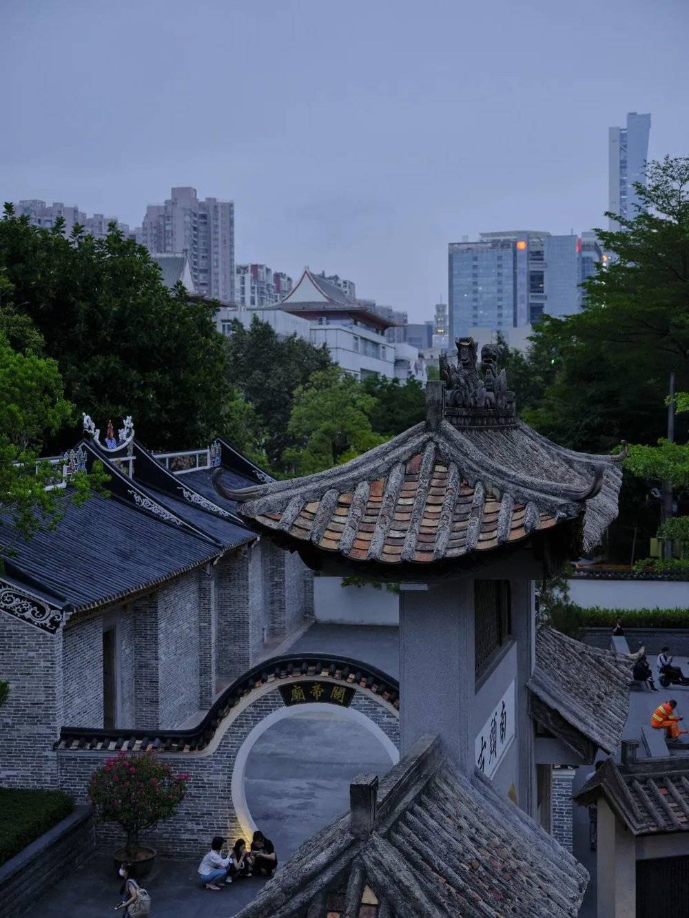 7215南头古城的改造最终决定由南山区政府主导,万科集团落地实施.