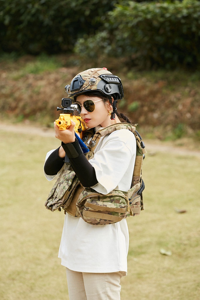 刘涛变身女战士举枪瞄准射击 动作超帅狙击人心a爆了_高清图集_新浪网