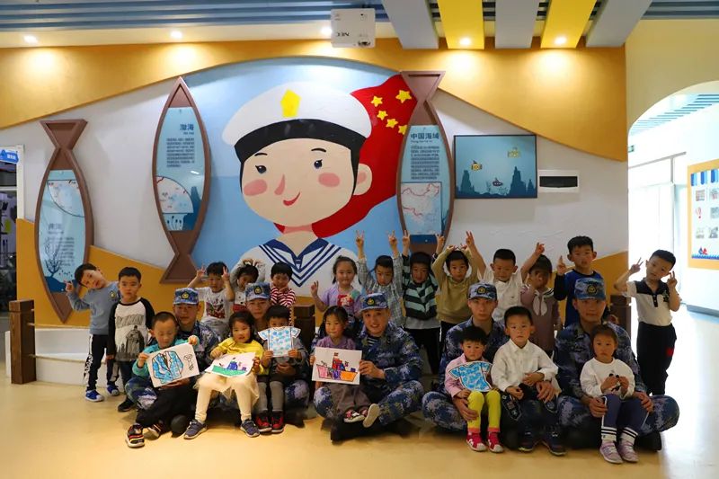 幼儿园北部战区海军某通信团官兵度过了一个快乐有意义的节日在欢声笑