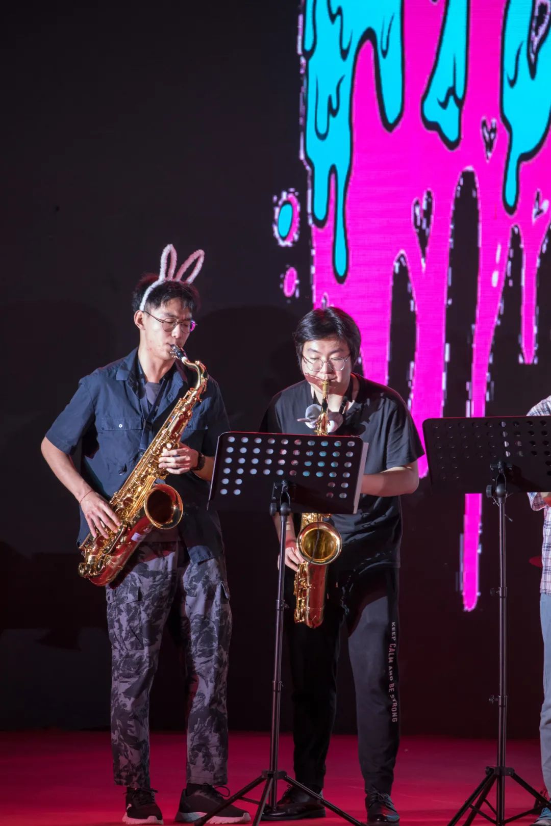 在哈工大室外看演出,根本停不下来!|哈工大|表演_新浪新闻